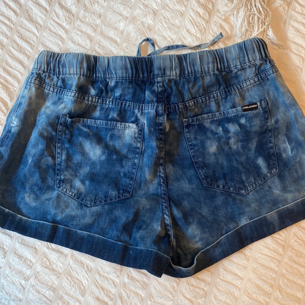 Volcom shorts - Picture 3 of 3